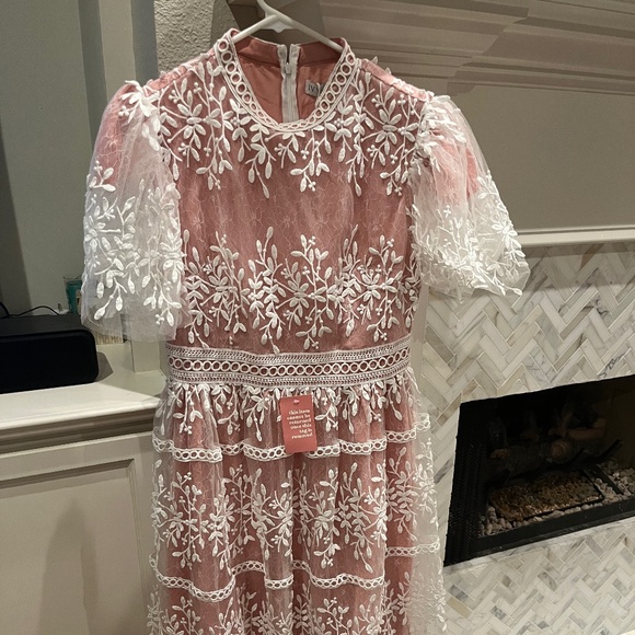 Sicily dress with flutter sleeves - Picture 2 of 4